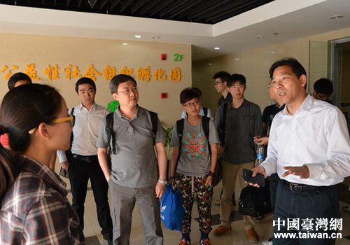 向臺灣籍學生介紹創業園區入園流程 向臺灣籍學生介紹創業園區入園流程