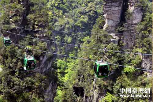 正在運行中張家界黃石寨索道 正在運行中張家界黃石寨索道