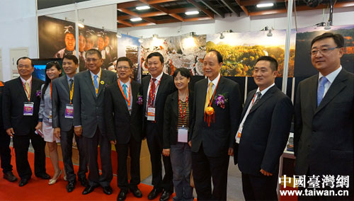 臺灣海基會董事長林中森(右三)巡展貴州展臺 臺灣海基會董事長林中森(右三)巡展貴州展臺