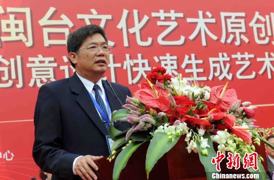 臺灣聯合大學文化創意系教授劉煥云表示,兩岸文化創意產品植根于深厚的中華文化底蘊。 記者劉可耕 攝