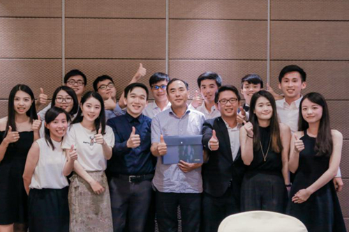 德陽市市長趙輝(前排右4)看望實習臺灣青年 德陽市市長趙輝(前排右4)看望實習臺灣青年