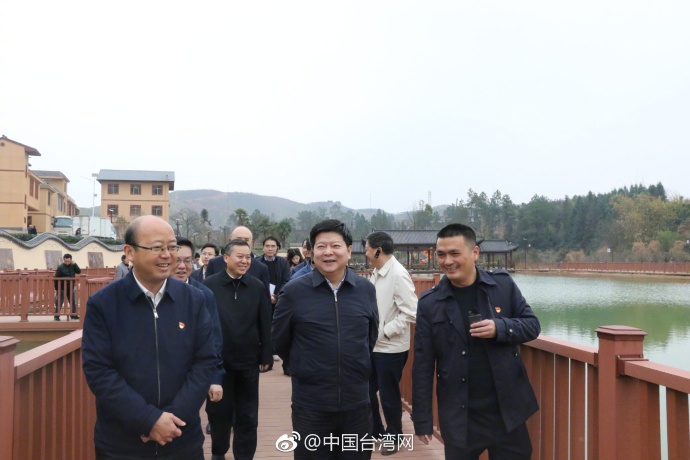 國臺辦副主任龍明彪定南調研 盼村民生活越來越好 國臺辦副主任龍明彪定南調研 盼村民生活越來越好