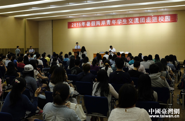 臺青年參觀抗戰(zhàn)遺址調(diào)研成果展:銘記過去 奮斗未來