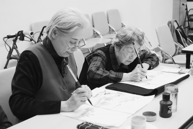 �_���B(y��ng)�ϙC��̽�����\��ģʽ�������Ի���(chu��ng)�⣨�D��