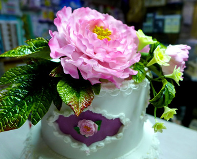 臺大學(xué)生制牡丹糖花蛋糕造型栩栩如生令人稱奇