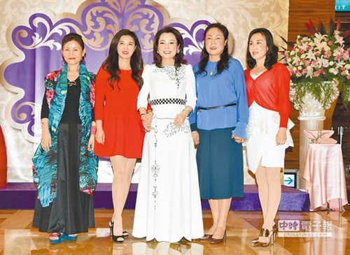 大陸800位貴婦包郵輪光棍節(jié)組團抵臺血拼(圖)