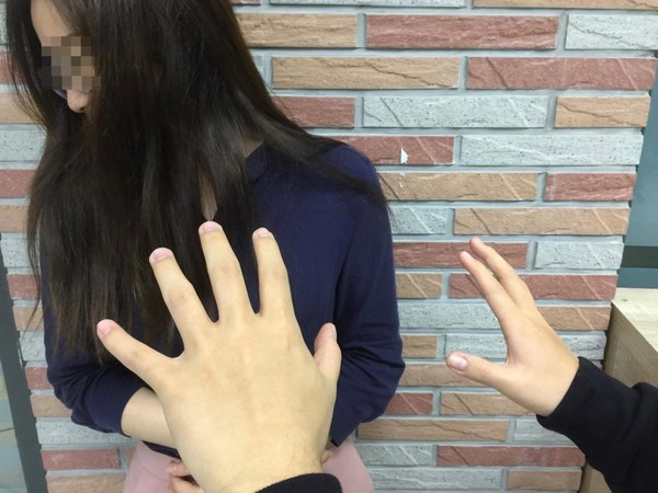 士兵謊稱被“色鬼”纏上 吃女兵“豆腐”解厄運 士兵謊稱被“色鬼”纏上 吃女兵“豆腐”解厄運