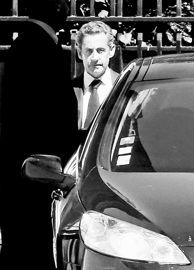 7月2日,在法國巴黎,法國前總統薩科齊離開自己的住所。 新華社發 7月2日,在法國巴黎,法國前總統薩科齊離開自己的住所。 新華社發