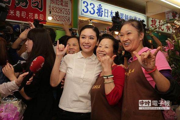 蔡依珊掃街人氣旺 民眾大贊:真的很漂亮 蔡依珊掃街人氣旺 民眾大贊:真的很漂亮