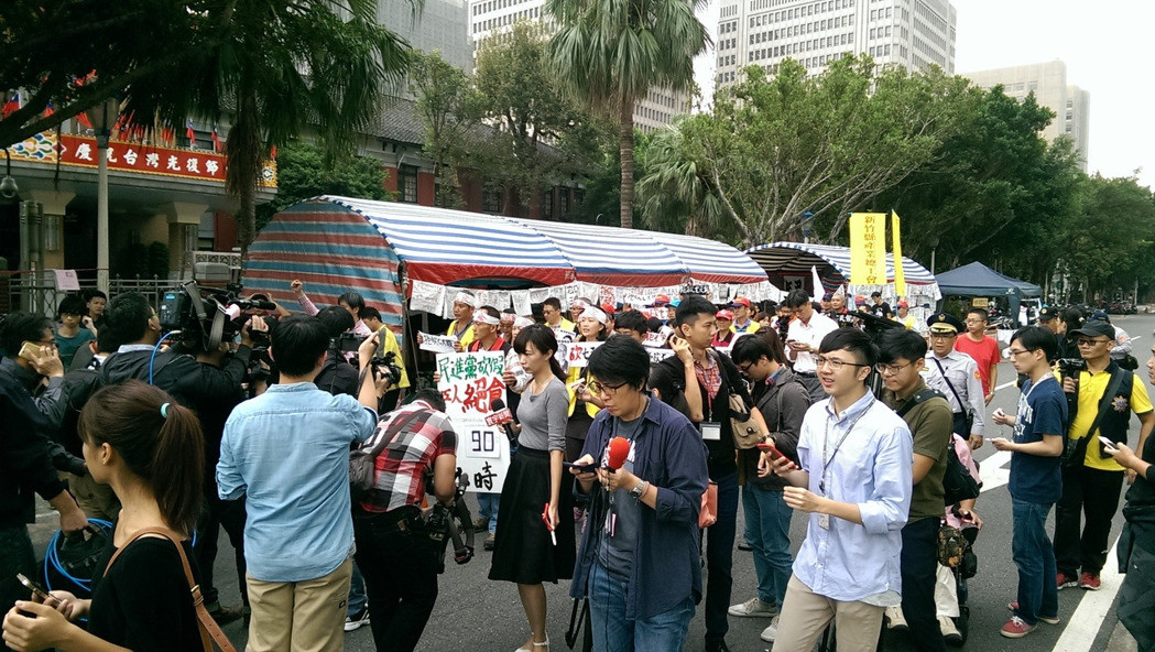 臺勞團絕食進入第90小時 斥民進黨得到權力就忘記勞工 臺勞團絕食進入第90小時 斥民進黨得到權力就忘記勞工