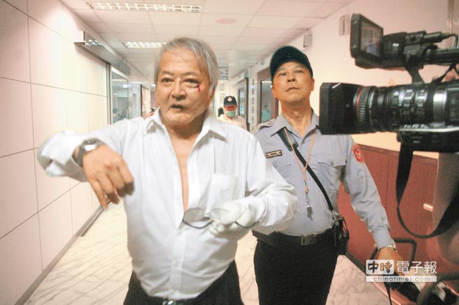 核災(zāi)食品輸臺(tái)公聽會(huì)爆沖突 民進(jìn)黨前民代掛彩 核災(zāi)食品輸臺(tái)公聽會(huì)爆沖突 民進(jìn)黨前民代掛彩