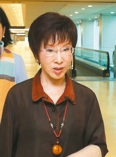 洪秀柱昨天接受訪問(wèn)表示,黨部大樓已付了五年的租金,不管如何移轉(zhuǎn),買(mǎi)賣(mài)不破租賃,接下來(lái)就打官司抗?fàn)? style= 洪秀柱昨天接受訪問(wèn)表示,黨部大樓已付了五年的租金,不管如何移轉(zhuǎn),買(mǎi)賣(mài)不破租賃,接下來(lái)就打官司抗?fàn)? oldsrc=