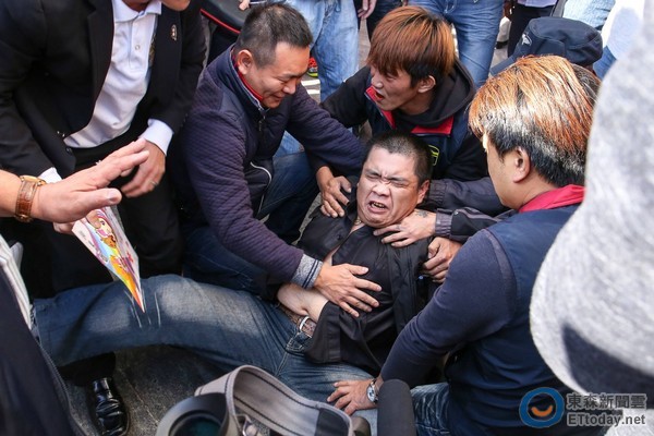 臺灣25日舉辦核災(zāi)食品公聽會,場內(nèi)外爆發(fā)嚴(yán)重沖突 臺灣25日舉辦核災(zāi)食品公聽會,場內(nèi)外爆發(fā)嚴(yán)重沖突