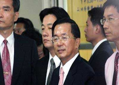 調(diào)查顯示:高達(dá)54%民眾不滿臺(tái)當(dāng)局打擊貪腐表現(xiàn) 調(diào)查顯示:高達(dá)54%民眾不滿臺(tái)當(dāng)局打擊貪腐表現(xiàn)