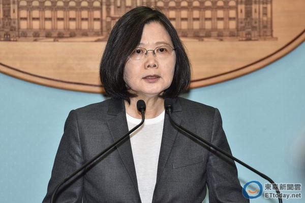 蔡當(dāng)局前瞻建設(shè)狂投8800億 經(jīng)濟(jì)效益報(bào)告只有2張A4紙 蔡當(dāng)局前瞻建設(shè)狂投8800億 經(jīng)濟(jì)效益報(bào)告只有2張A4紙