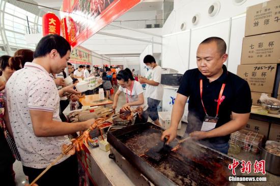 臺(tái)陸委會(huì):兩岸經(jīng)貿(mào)開放須循序漸進(jìn) 未刻意設(shè)限(圖) 臺(tái)陸委會(huì):兩岸經(jīng)貿(mào)開放須循序漸進(jìn) 未刻意設(shè)限(圖)