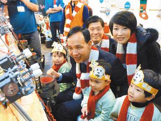 新北襪子故事館解密:最早穿絲襪的是男性(圖)