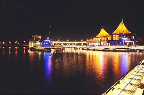 高雄市情人碼頭 高雄市情人碼頭