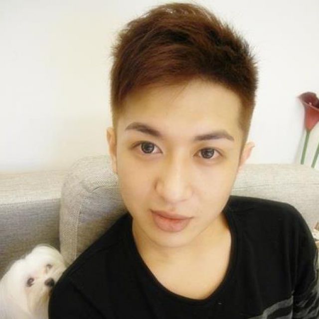 周譽(yù)騰至今下落不明,母親心急喊話要他快出來(lái)投案,并稱說已經(jīng)找好律師了。 周譽(yù)騰至今下落不明,母親心急喊話要他快出來(lái)投案,并稱說已經(jīng)找好律師了。