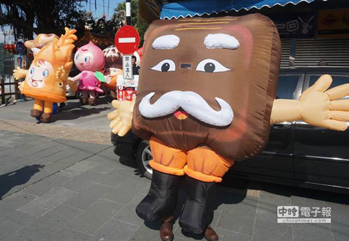 桃園議員候選人推選戰公仔造型討喜吸睛(圖) 桃園議員候選人推選戰公仔造型討喜吸睛(圖)