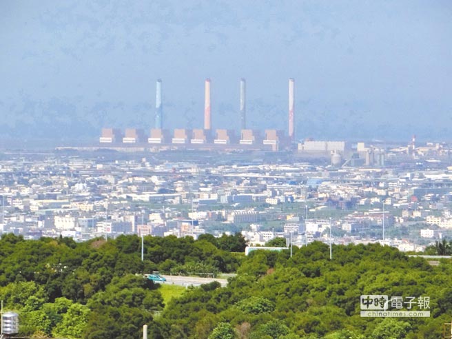 天氣穩定風速太弱,臺灣多地PM2.5爆表。(圖/《中國時報》) 天氣穩定風速太弱,臺灣多地PM2.5爆表。(圖/《中國時報》)