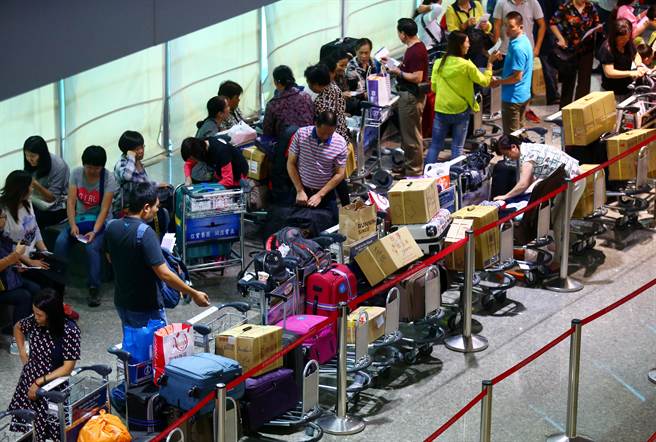 赴臺旅客數預估將于12月突破千萬人次大關。(圖/《中時電子報》) 赴臺旅客數預估將于12月突破千萬人次大關。(圖/《中時電子報》)