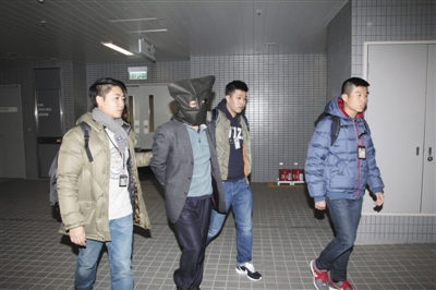 洛杉磯殺侄嫌犯在香港受審 稱愿回美國自首 洛杉磯殺侄嫌犯在香港受審 稱愿回美國自首