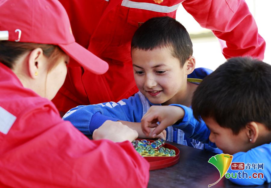“金胡楊”青年志愿者服務隊:用十年時光 書寫一段傳奇 “金胡楊”青年志愿者服務隊:用十年時光 書寫一段傳奇