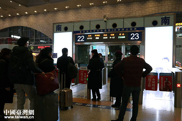 除夕夜,我們在路上