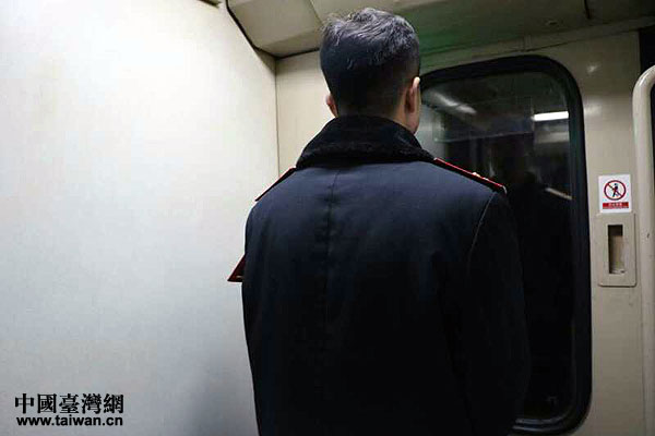 除夕夜,我們在路上