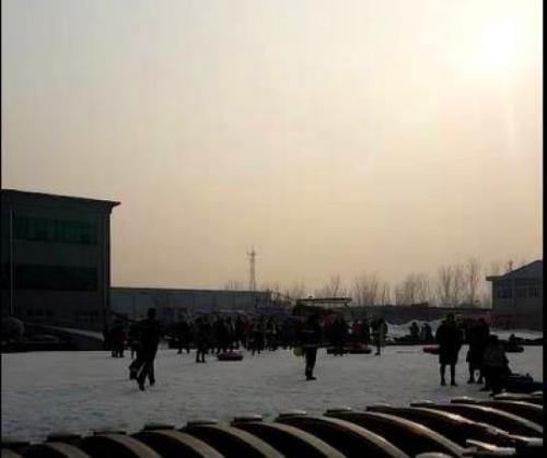 三昌滑雪場的坍塌現(xiàn)場。現(xiàn)場游客拍攝