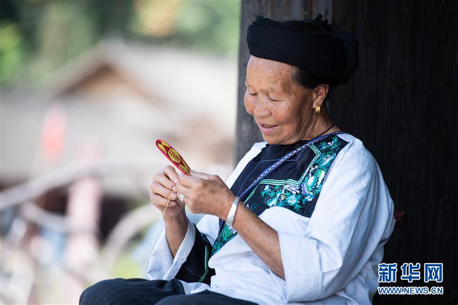 ������ƽ��С�����¡����A�W���D�Ļ��ӣ���4����׌���������˶�����һ���Ҹ����M�����ꡱ��������ƽ�������B�ϵĹ���