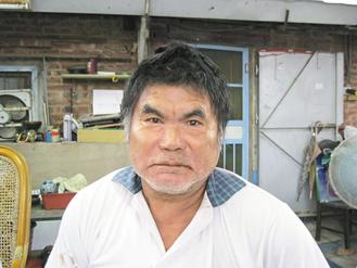 60歲的臺(tái)南縣鹽水鎮(zhèn)民蔡富雄,長(zhǎng)相兇惡但心地善良,從小就被取外號(hào)“鐘馗”,大家都說(shuō)很像。圖片來(lái)源:臺(tái)灣《聯(lián)合報(bào)》