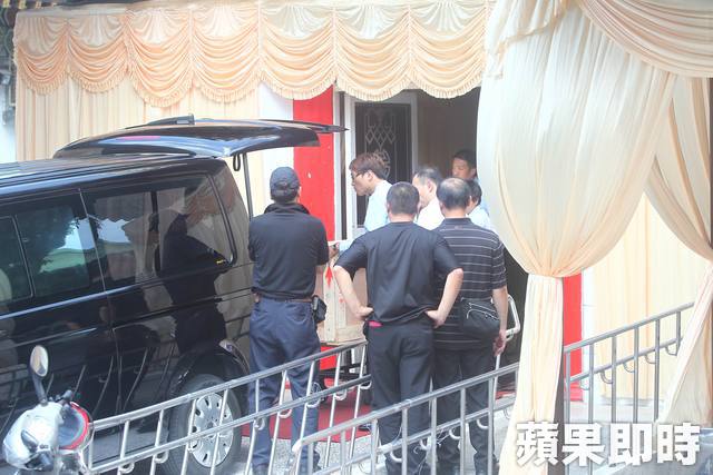 臺灣復興航空空難2法國女學生遺體空運回國(組圖) 臺灣復興航空空難2法國女學生遺體空運回國(組圖)