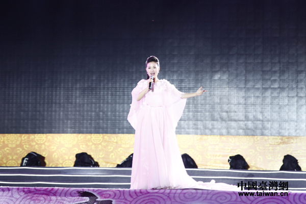 大陸著名歌手雷佳演唱歌曲《好兒好女好江山》 大陸著名歌手雷佳演唱歌曲《好兒好女好江山》