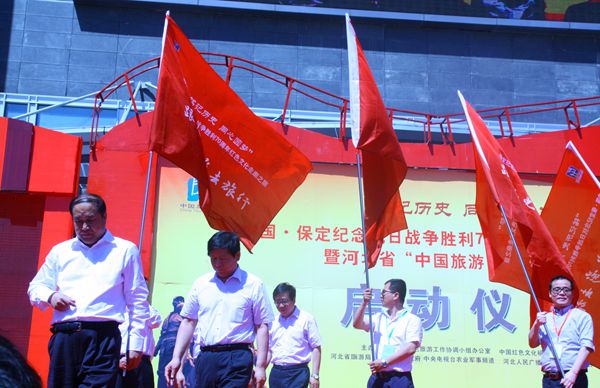 “跟著老電影去旅行”授旗儀式。(中國臺灣網(wǎng) 郭曉康攝) “跟著老電影去旅行”授旗儀式。(中國臺灣網(wǎng) 郭曉康攝)