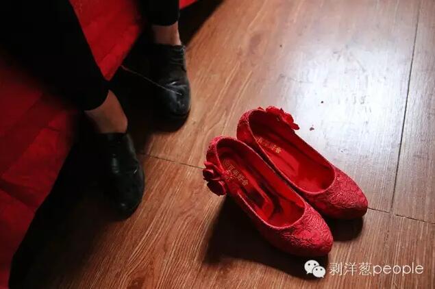 廣西16歲“娃娃夫妻”:我們還沒有養(yǎng)家的能力 廣西16歲“娃娃夫妻”:我們還沒有養(yǎng)家的能力