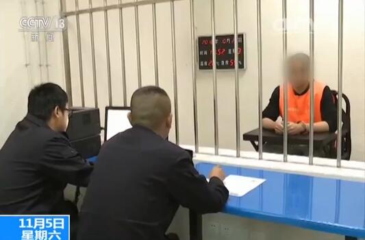 警方審訊得知,吳暢曾做過小額貸款公司營業部的負責人,因為工作中需要大量潛在客戶的銀行征信報告、甚至賬戶余額等信息,因此常常活躍在各個征信QQ群中,掌握了大量渠道信息。那信息泄露的源頭具體在哪兒呢?吳暢交代,源頭確實是在銀行,因為要想查詢這些個人銀行信息,首先必須有能夠查詢銀行征信的賬戶和密碼。