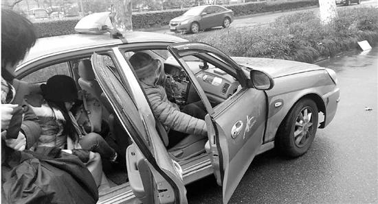 事發時,當事司機拔了鑰匙,一走了之。(張小姐提供)