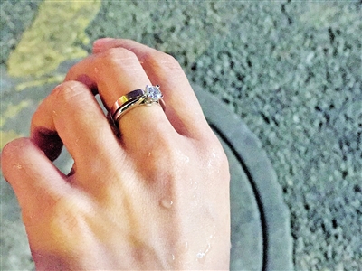 陳小姐的鉆戒。 受訪者供圖