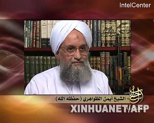 “基地”組織二號人物艾曼·扎瓦希里在11月3日公布的一段錄音中抨擊利比亞領導人穆阿邁爾·卡扎菲。在長達28分鐘的錄音中,扎瓦希里威脅對利比亞發動一系列攻擊,原因是利比亞與美國關系升溫。他還說,利比亞伊斯蘭戰斗組織已開始與“基地”合作。這段錄音出現在一個反美武裝組織經常使用的網站上,目前錄音真偽還有待鑒別。這是11月3日發布的扎瓦希里發表錄音講話的網站截圖。 新華社/法新