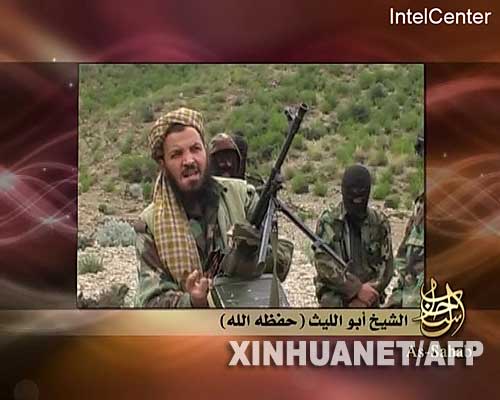 這是11月3日發布的阿布·利比(前)的網站截圖。“基地”組織二號人物艾曼·扎瓦希里在11月3日公布的一段錄音中抨擊利比亞領導人穆阿邁爾·卡扎菲。在長達28分鐘的錄音中,扎瓦希里威脅對利比亞發動一系列攻擊,原因是利比亞與美國關系升溫。他還說,利比亞伊斯蘭戰斗組織已開始與“基地”合作。這段錄音出現在一個反美武裝組織經常使用的網站上,目前錄音真偽還有待鑒別。這段錄音上還有“基地”組織利比亞分支領導人阿布·利比的講話。利比稱,卡扎菲“正把這個國家(利比亞)拖入泥潭”。 新華社/法新
