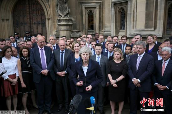 зГP(yng)P(yng)Ӣ(gu)ÓWY(ji)󣬿÷D(zhun)xȥƌ10̖(ho)ӭ(li)ĵڶŮˡɯ÷ ɯ÷60qαhI(lng)Q顰ĳԪϡ1997ꮔ(dng)x(gu)(hu)hT2010(dn)΃(ni)󳼡(dn)󣬌ɞ^Р֮Ӣ(gu)vʷϵڶλŮࡣ ɯ÷Qǳs܉(dng)xhI(lng)䲢Ӣ(gu)࣬tˑB(ti)挦(du)δ(li)ŬF(tun)Y(ji)ȫw(gu)񣬹ͬ(chung)һ(g)õӢ(gu)