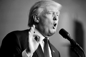 巴菲特出席希拉里競(jìng)選活動(dòng):能讓特朗普“跌停” 巴菲特出席希拉里競(jìng)選活動(dòng):能讓特朗普“跌停”