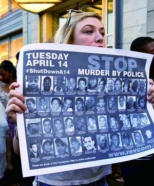 人們在美國紐約曼哈頓聯合廣場參加聲援巴爾的摩游行。