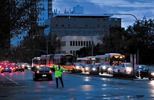 雷暴雨致南澳全州大停電 當地交通混亂港口停運
