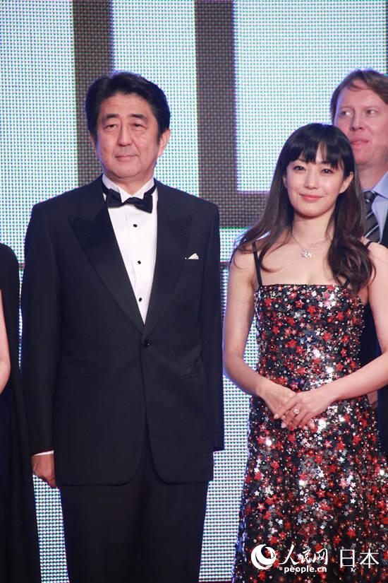 日本首相安倍晉三、日本女星菅野美穗 日本首相安倍晉三、日本女星菅野美穗