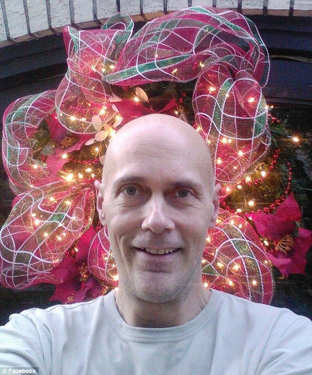 美男子紐約劇院撒好友骨灰導致表演取消 美男子紐約劇院撒好友骨灰導致表演取消