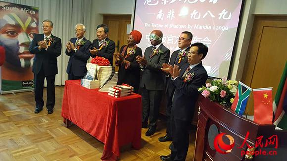 19,ϷLƪСfӰۙϷһŰ˾š(The Texture of Shadows)İl(f)ϷvAʹ^(ni)e