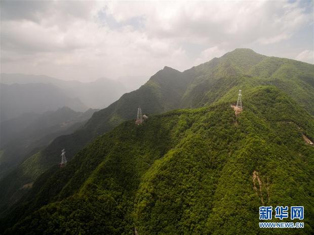 【砥礪奮進的五年·重大工程】中國特高壓 推動能源互聯(lián)網(wǎng)建設